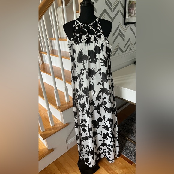 Feminine Boutique Maxi Dress - Picture 14 of 15